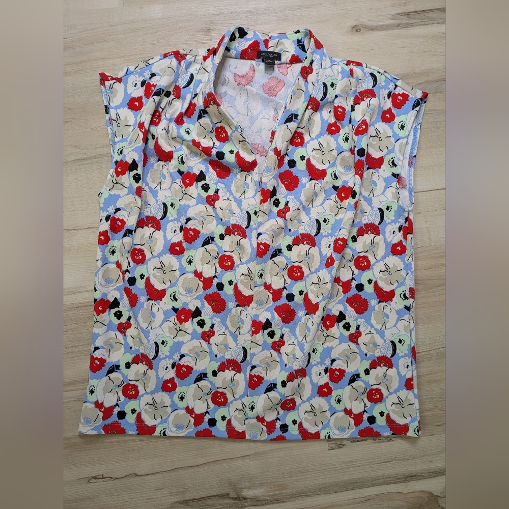 Blue & Red Poppy Print Ann Taylor Factory Top Medium Euc